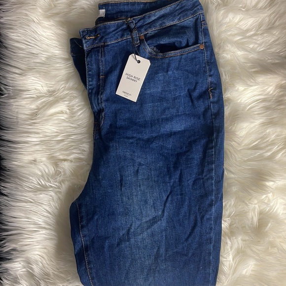 Plus Size High-Rise Skinny Jeans 👖 - Picture 13 of 13